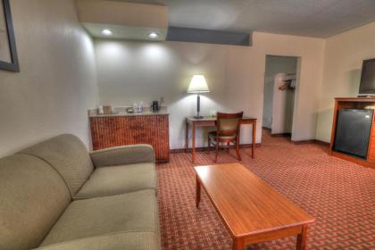 Crossroads Inn & Suites - image 5