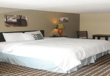 Country Town N' Suites - image 2
