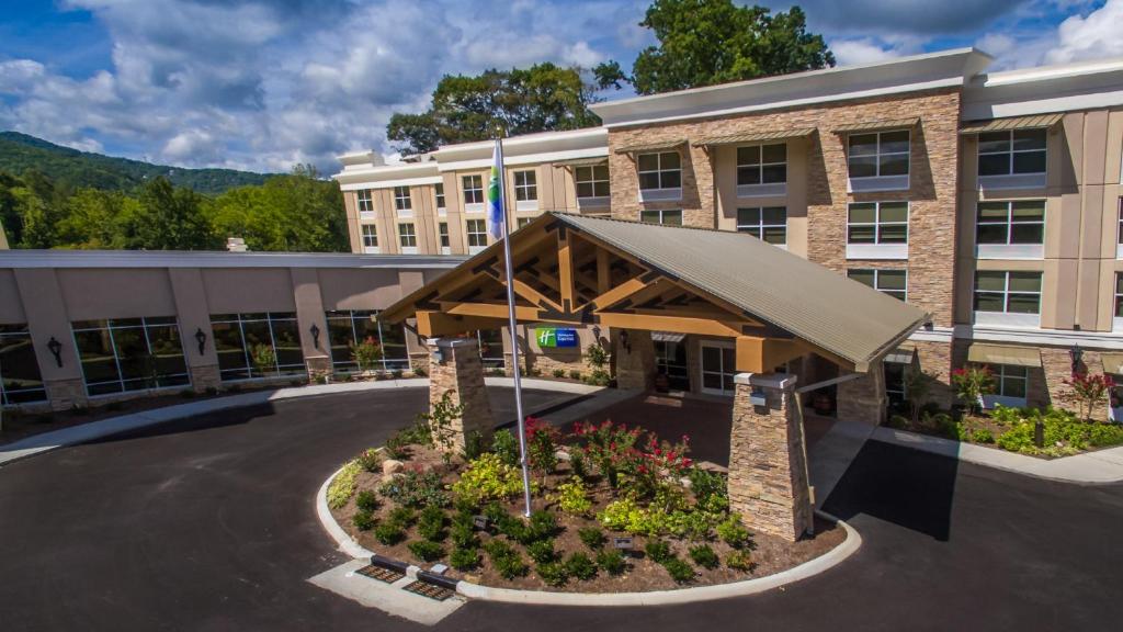 Holiday Inn Express Gatlinburg Downtown an IHG Hotel - main image