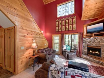 Chipmunk Chase 2 Bedrooms Sleeps 8 Hot tub Pool table Fireplace Gatlinburg Tennessee