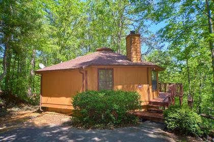 Smoky View Chalet 2 Bedrooms Pool table Foosball Pool Access Sleeps 6 Gatlinburg Tennessee