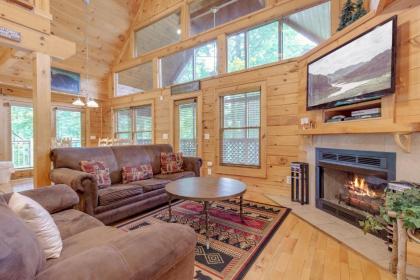Gentle Bens Den 4 Bedrooms Pool Access Air Hockey WiFi Sleeps 12 Gatlinburg