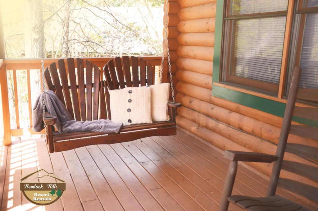 8 Bears Lodge - image 2