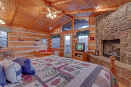 Mountain Splendor 1 Bedroom Grill Hot Tub Fireplace Sleeps 2 - image 4