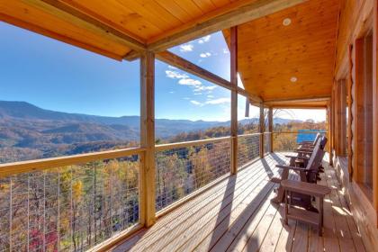 Great Smoky Lodge 7 BR New Construction Pets WiFi Hot tub Sleeps 20 Gatlinburg Tennessee