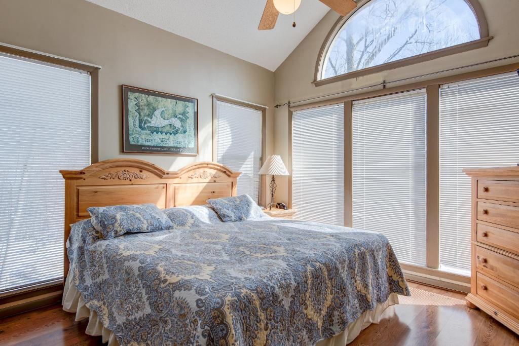 God's View 2 Bedrooms Pet Friendly Mountain View Hot Tub Sleeps 4 - image 2