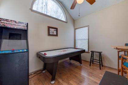 God's View 2 Bedrooms Pet Friendly Mountain View Hot Tub Sleeps 4 - image 3