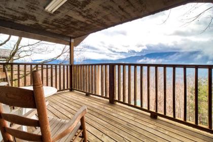 LeConte View 2 1 Bedroom Mountain Views Pool Table Sleeps 2 - image 1