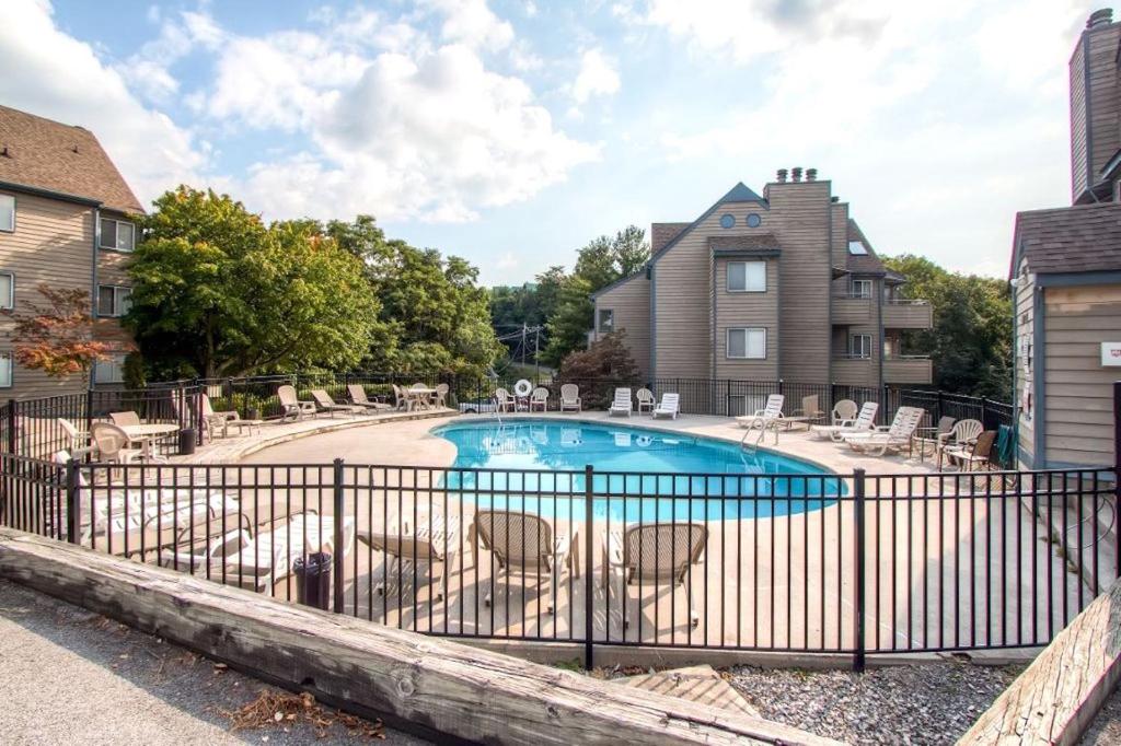 A Tennessee Joy 1 Bedroom Indoor Pool WiFi Fireplace Sleeps 2 - image 4