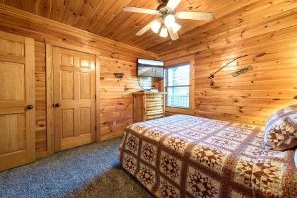 Hemlock Manor 3 Bedrooms Sleeps 10 WiFi Game Room Hot Tub Fireplace - image 5