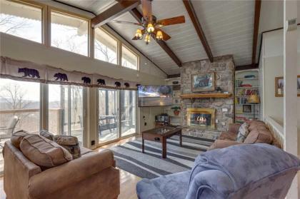 Bear View Chalet 3 Bedroom Pool Pets Arcades WiFi Hot tub Sleeps 12 Tennessee