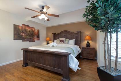 Misty Hollow 3 Bedrooms Hot Tub Pool Table Fireplace Pool Sleeps 10 - image 3
