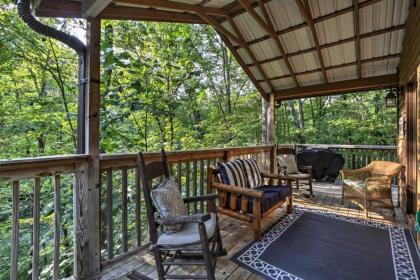 Private Getaway with Hot tub 4 mi to DtWN Gatlinburg Tennessee