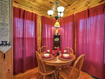 Rustic Gatlinburg tree top Dream Cabin with Hot tub Gatlinburg