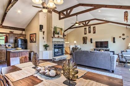 Stunning mountain View Gatlinburg Cabin with Hot tub Gatlinburg