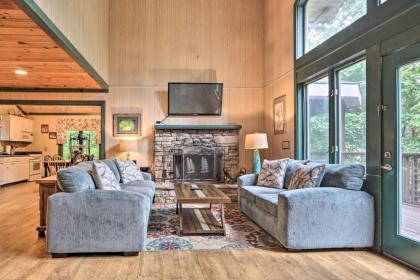 Quaint Home with Pool Access - 3 Miles to Downtown! - image 1