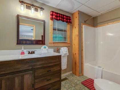 Eagle Creek 2 Bedrooms Hot Tub Porch Sleeps 6 - image 3