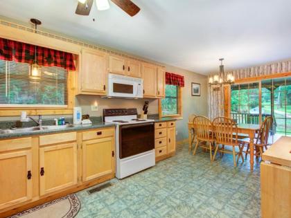 Eagle Creek 2 Bedrooms Hot Tub Porch Sleeps 6 - image 5