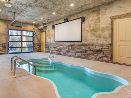 Poolin Around 1 Bedroom Private Heated Indoor Pool Hot tub Sleeps 4 Gatlinburg