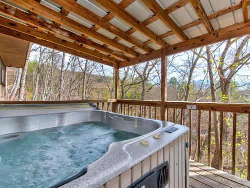 Mountain Treasure 2 BR Pool Access Hot Tub Sleeps 6 - image 2