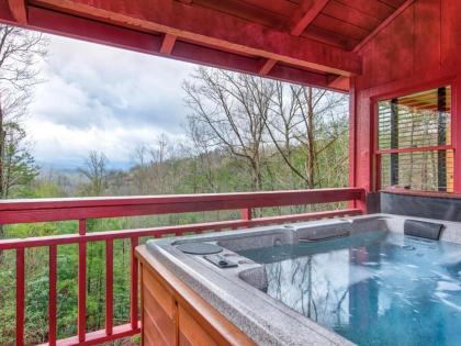 mountain Rose 2 BR Pool Access Hot tub Sleeps 6 Gatlinburg