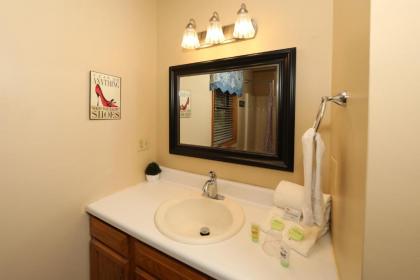529 Reba Cabin - image 10