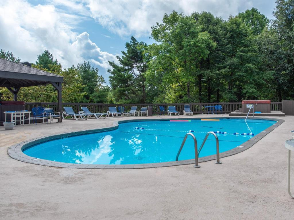 Tucked Inn 2101 Sleeps 4 Pool Grill Wifi - image 2