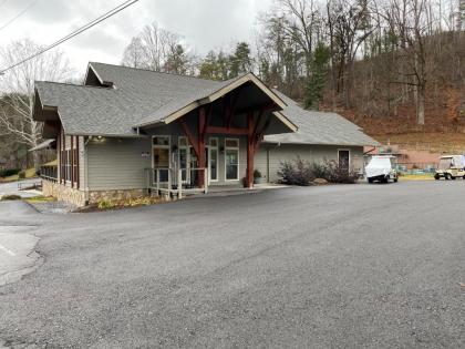 Carr's Northside Hotel and Cottages