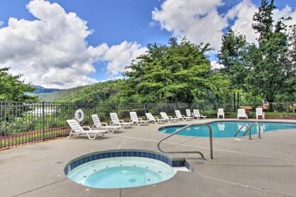 Condo with Balcony Less than 6 mi to Smoky mtn National Park Gatlinburg