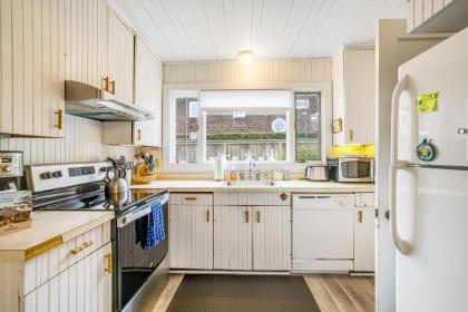 Salt Water Cottage - image 15