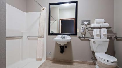 Best Western Geneseo Inn - image 12