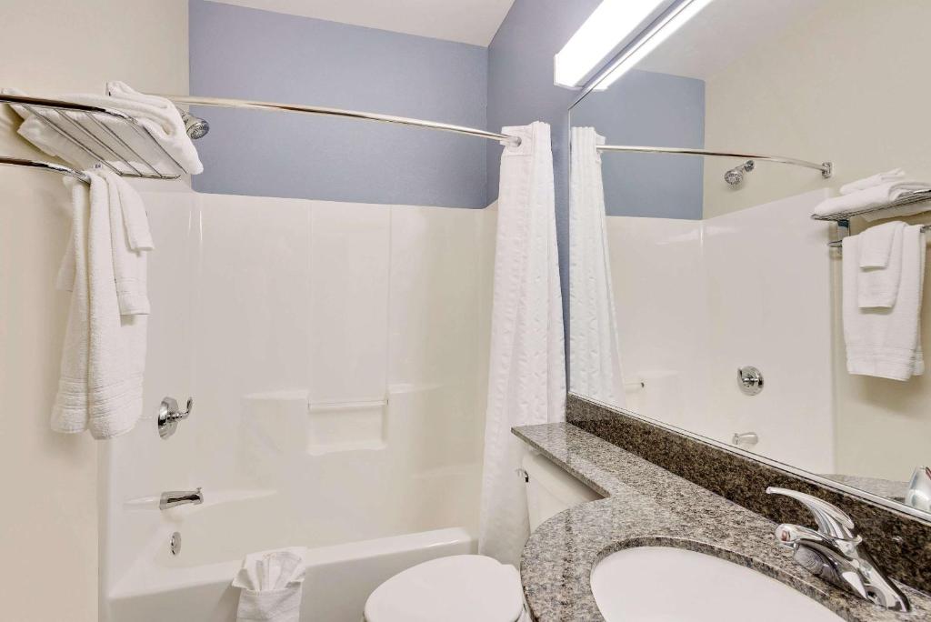 Microtel Inn and Suites by Wyndham - Geneva - image 5