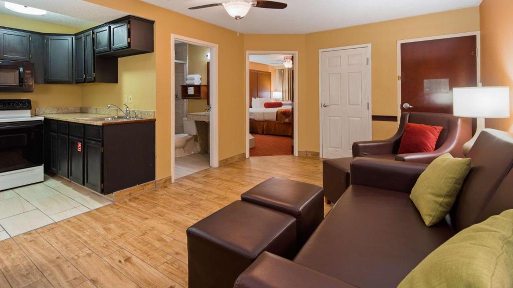 Best Western Plus Georgetown Corporate Center Hotel - image 4