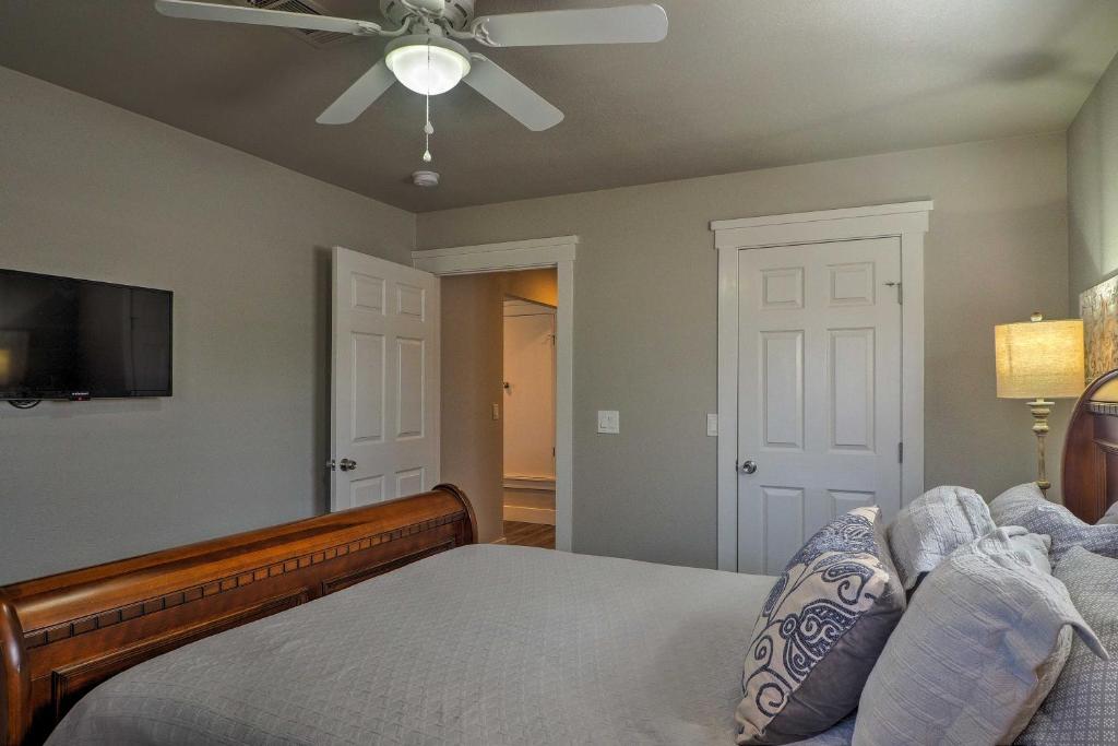 Cozy Home Blocks to Georgetown Square and SU! - main image