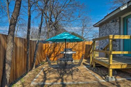 Cozy Home Blocks to Georgetown Square and SU! - image 2