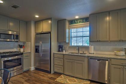 Cozy Home Blocks to Georgetown Square and SU! - image 3