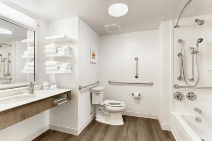 Hampton Inn Georgetown-Marina - image 21
