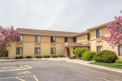 Super 8 by Wyndham Germantownmilwaukee