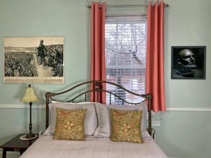 Lightner Farmhouse B&B - image 10