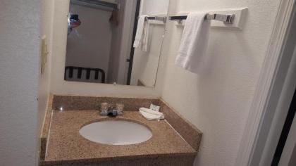 Red Carpet Inn - image 12