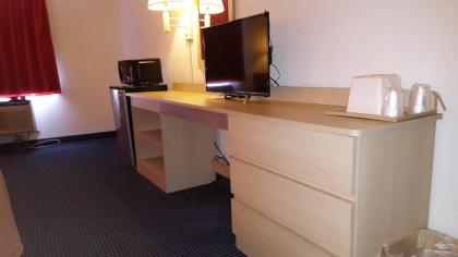Red Carpet Inn - image 13