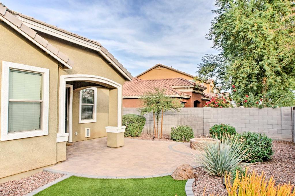 Spacious Gilbert Family Home with Yard - Dog Friendly - image 7