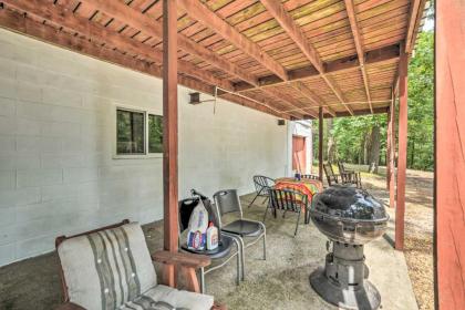 Family Home with Deck on Kentucky Lake! - image 4