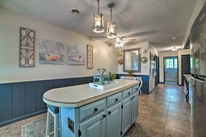 Bright Gilbertsville Condo on Kentucky Lake! - image 11