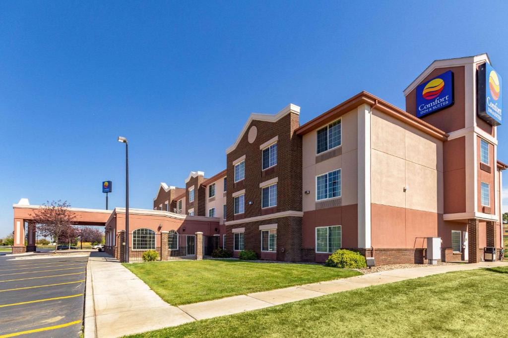 Comfort Inn & Suites Gillette near Campbell Medical Center - main image