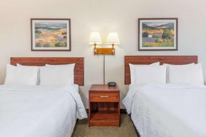 Howard Johnson by Wyndham Gillette - image 10