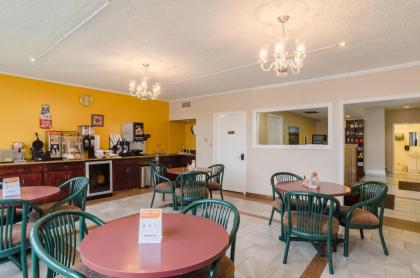 Alamo Inn & Suites - image 10