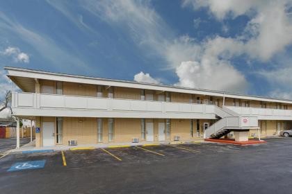 Alamo Inn & Suites - image 13