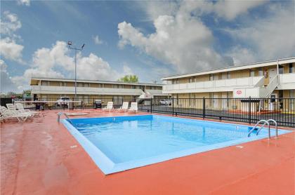 Alamo Inn & Suites - image 14