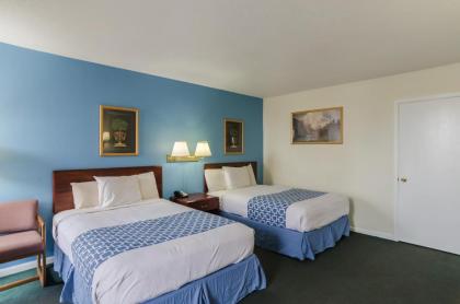 Alamo Inn & Suites - image 4